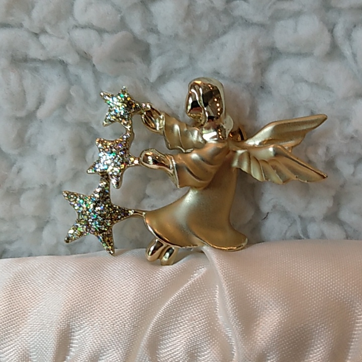 Vintage Giusti Christmas Pin